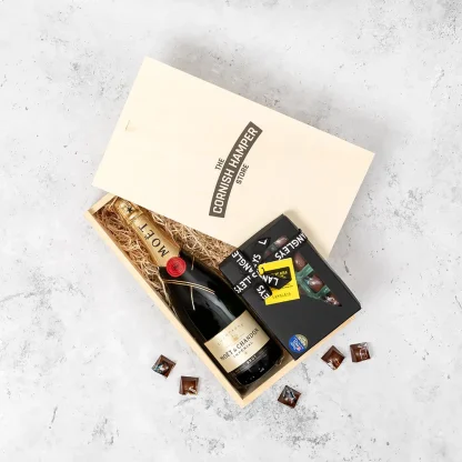 Champage and chocolate gift set in wooden box